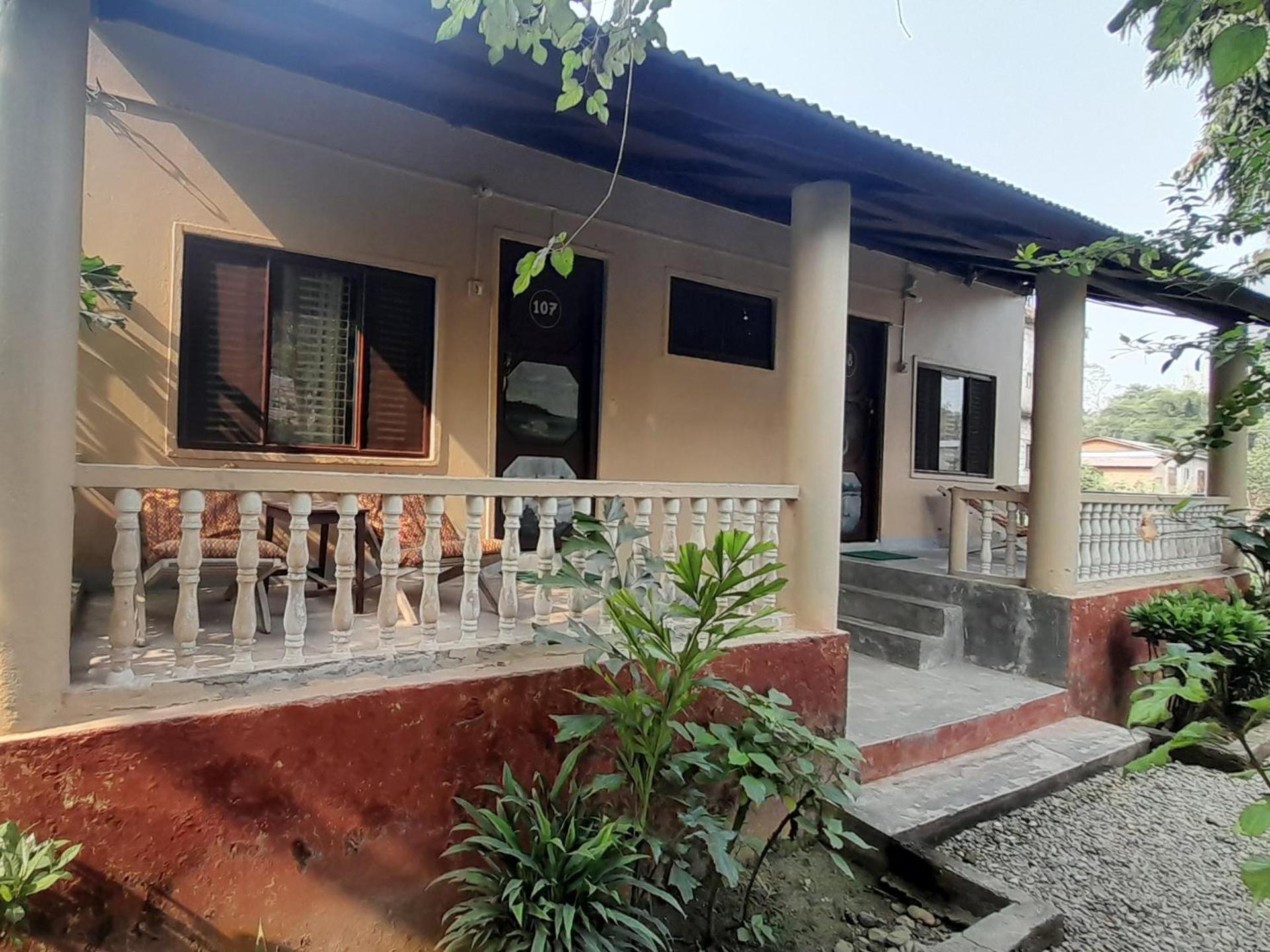 Crocodile Safari Camp Hotel Chitwan Exterior photo