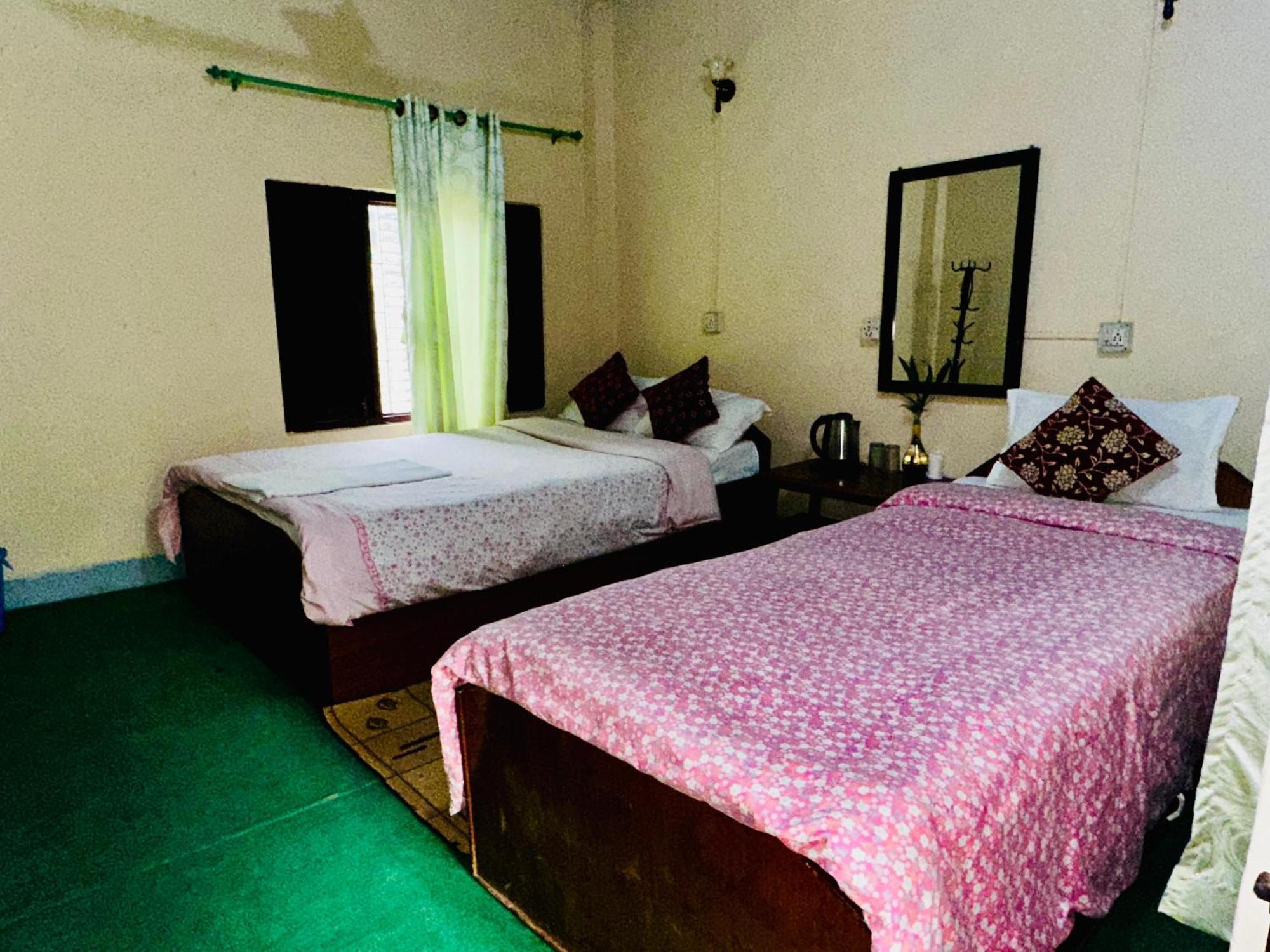Crocodile Safari Camp Hotel Chitwan Room photo